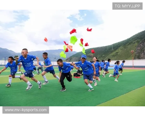 足球联赛在青训扶持中推动俱乐部间教练互换与联合训练营常态化